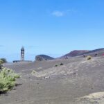Leuchtturm und Wanderweg durch Vulkanasche